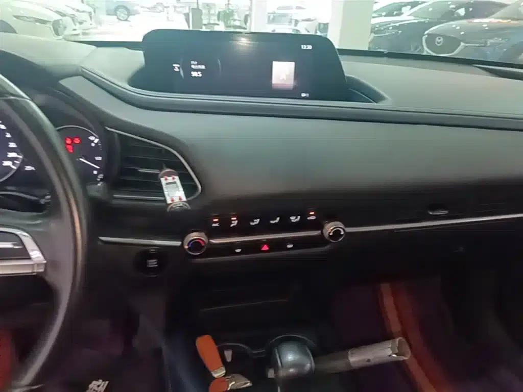 Mazda CX-30 2020 2.0L Automatic Premium Edition — миниатюра 13