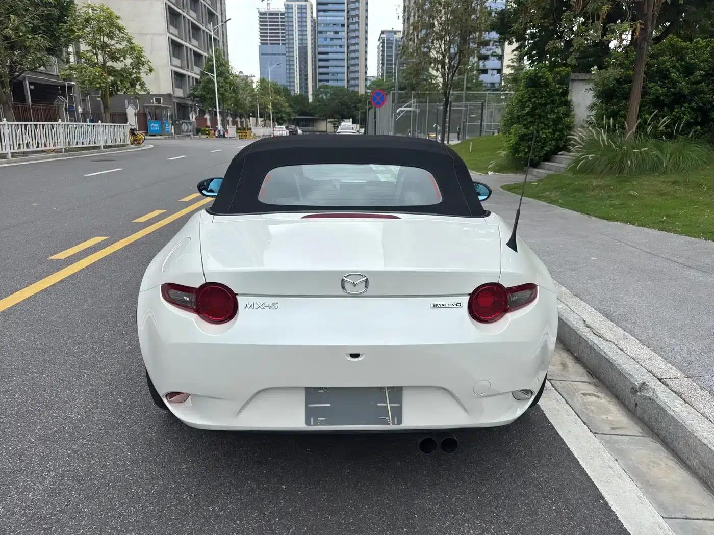Mazda MX-5 2023 2.0L Manual — миниатюра 6