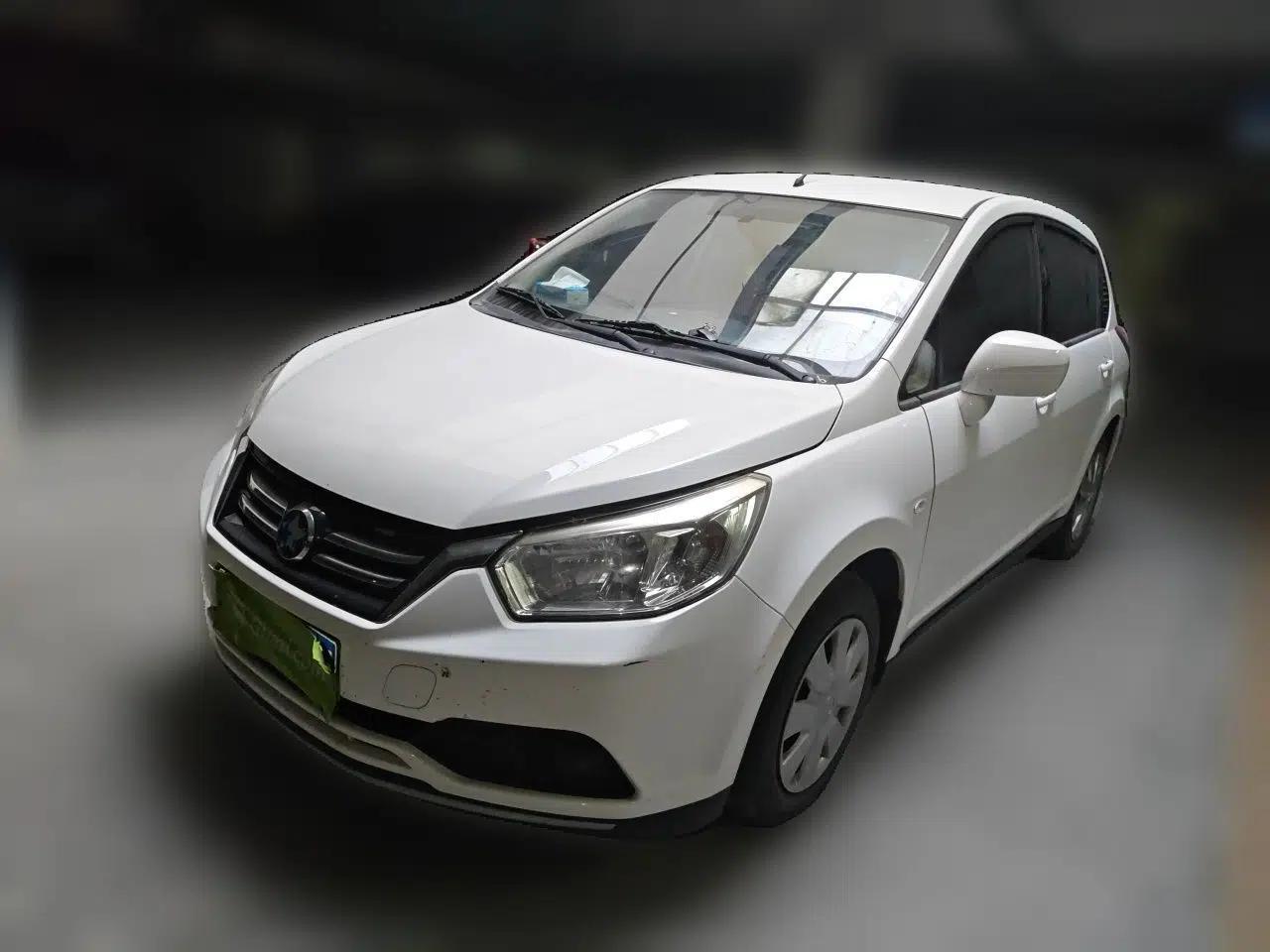 Venucia R50 2015 1.6L Manual Fashion Edition — миниатюра 1