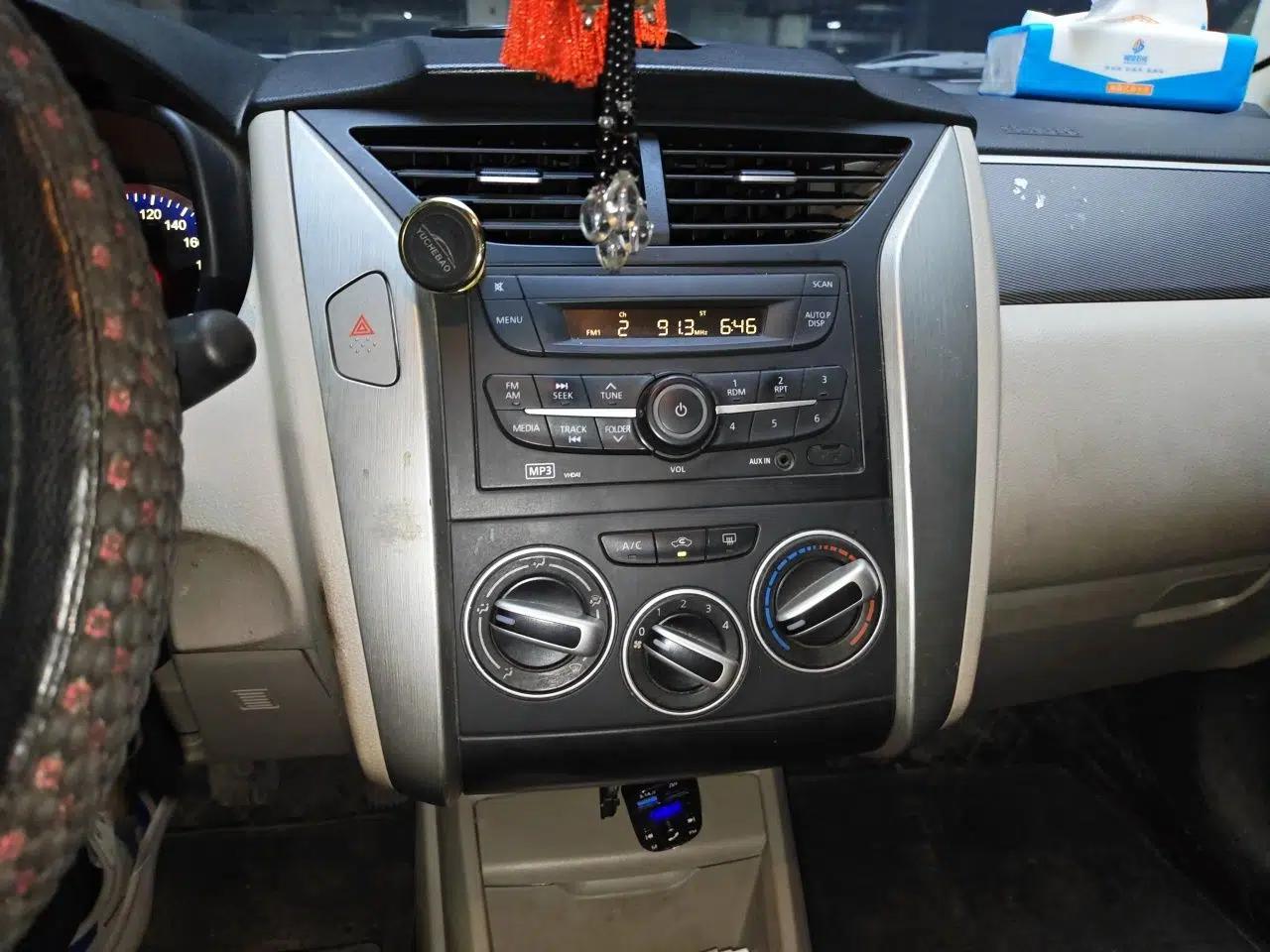 Venucia R50 2015 1.6L Manual Fashion Edition — миниатюра 14