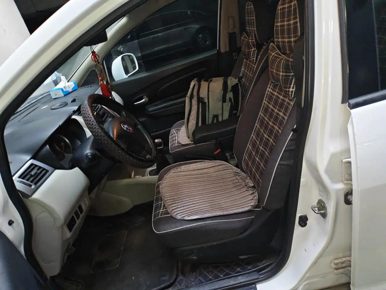 Venucia R50 2015 1.6L Manual Fashion Edition — миниатюра 16