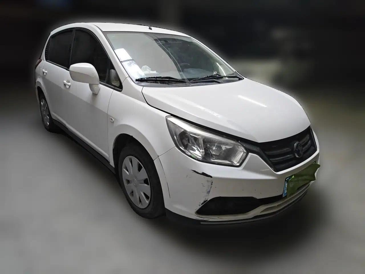 Venucia R50 2015 1.6L Manual Fashion Edition — миниатюра 3