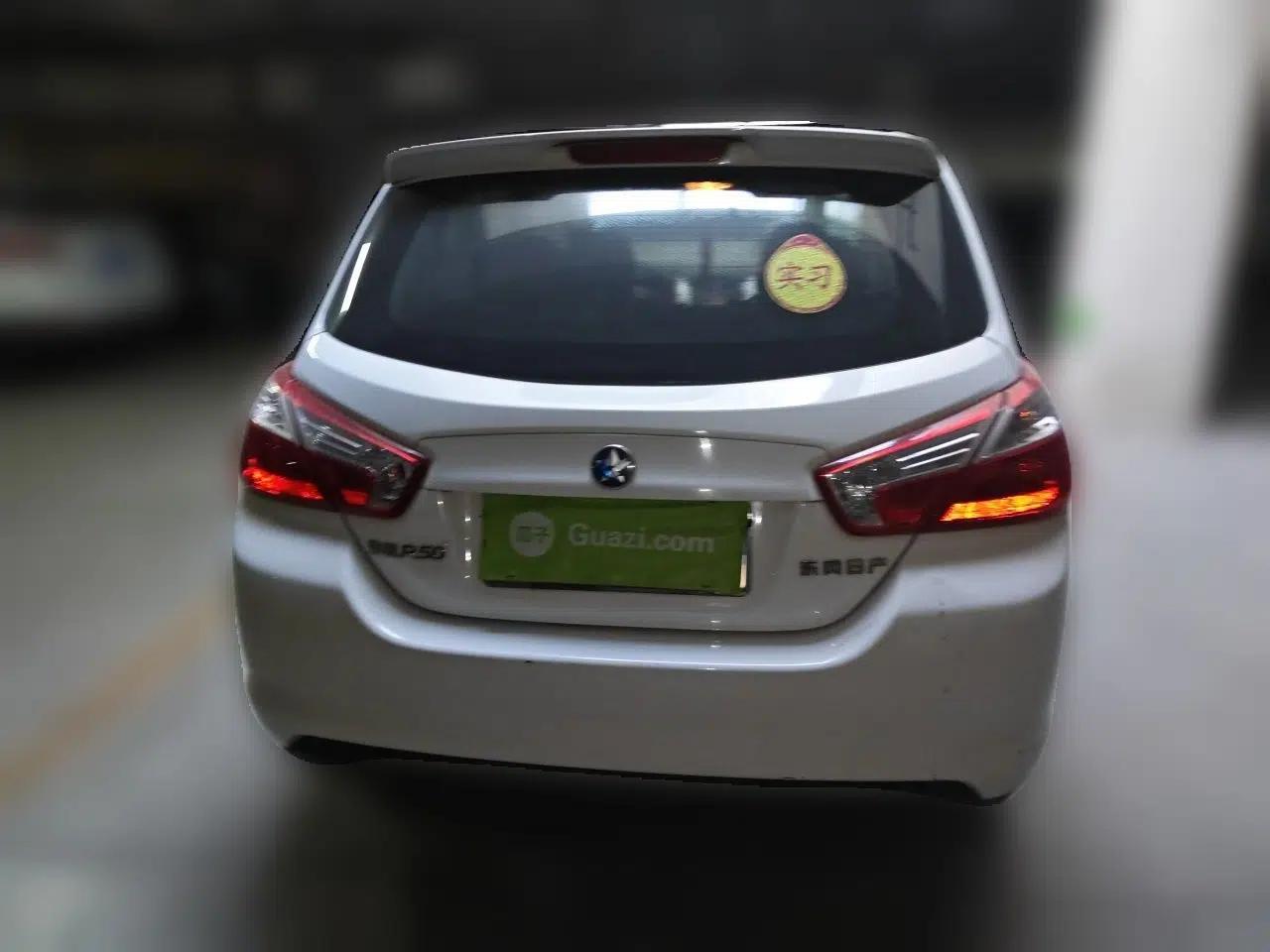 Venucia R50 2015 1.6L Manual Fashion Edition — миниатюра 5