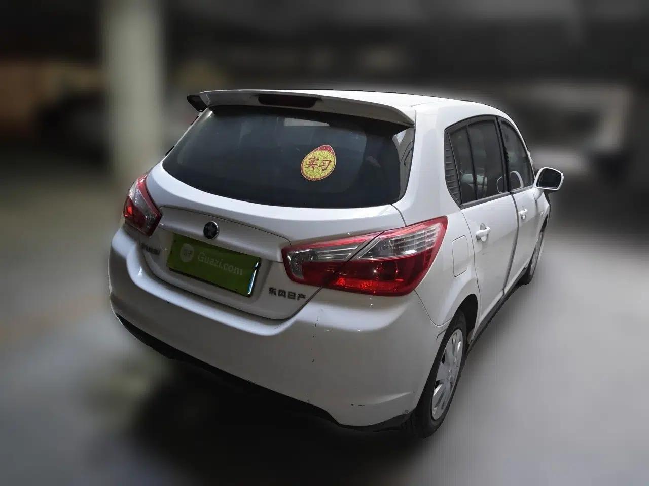 Venucia R50 2015 1.6L Manual Fashion Edition — миниатюра 6