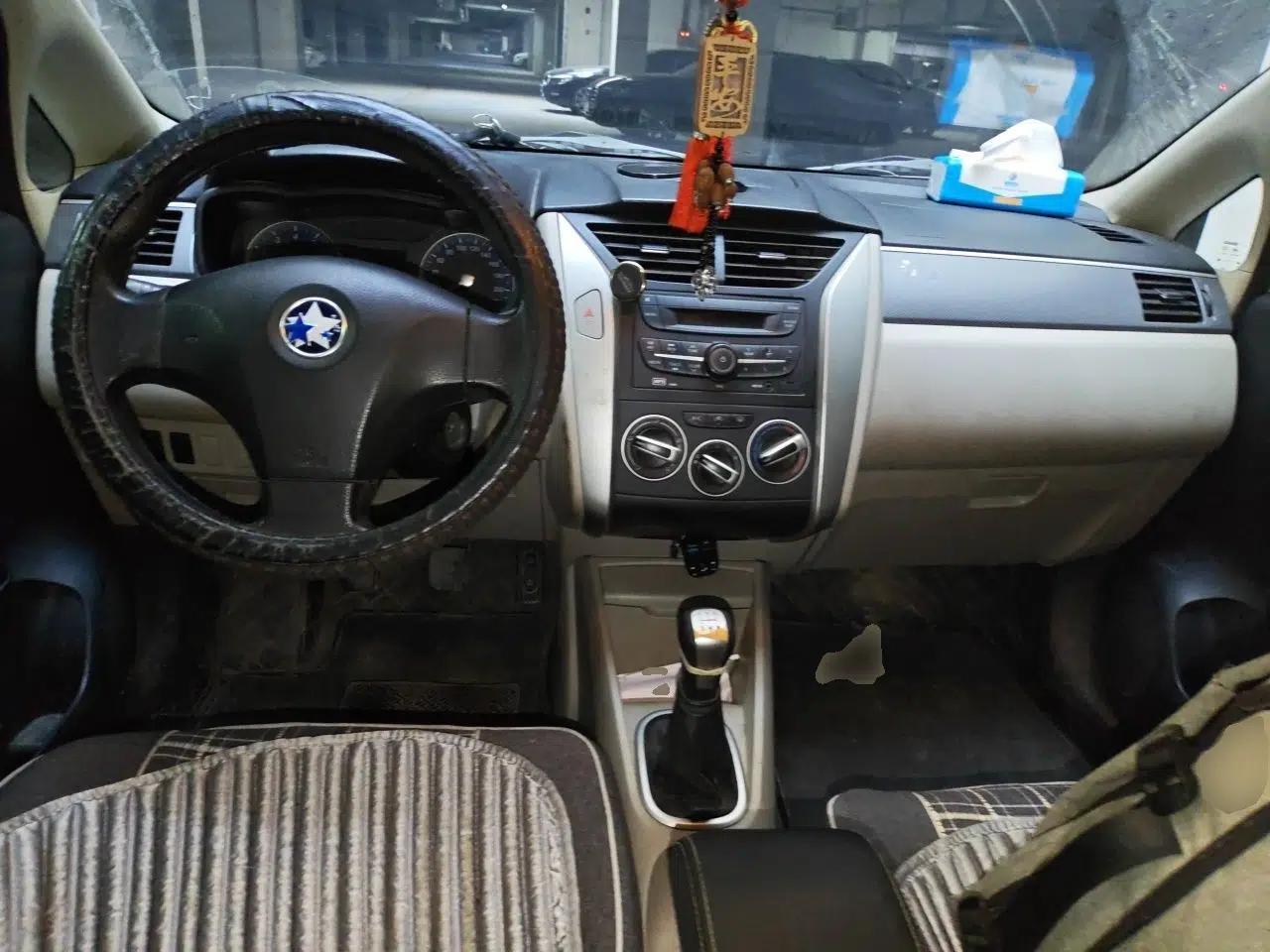 Venucia R50 2015 1.6L Manual Fashion Edition — миниатюра 10