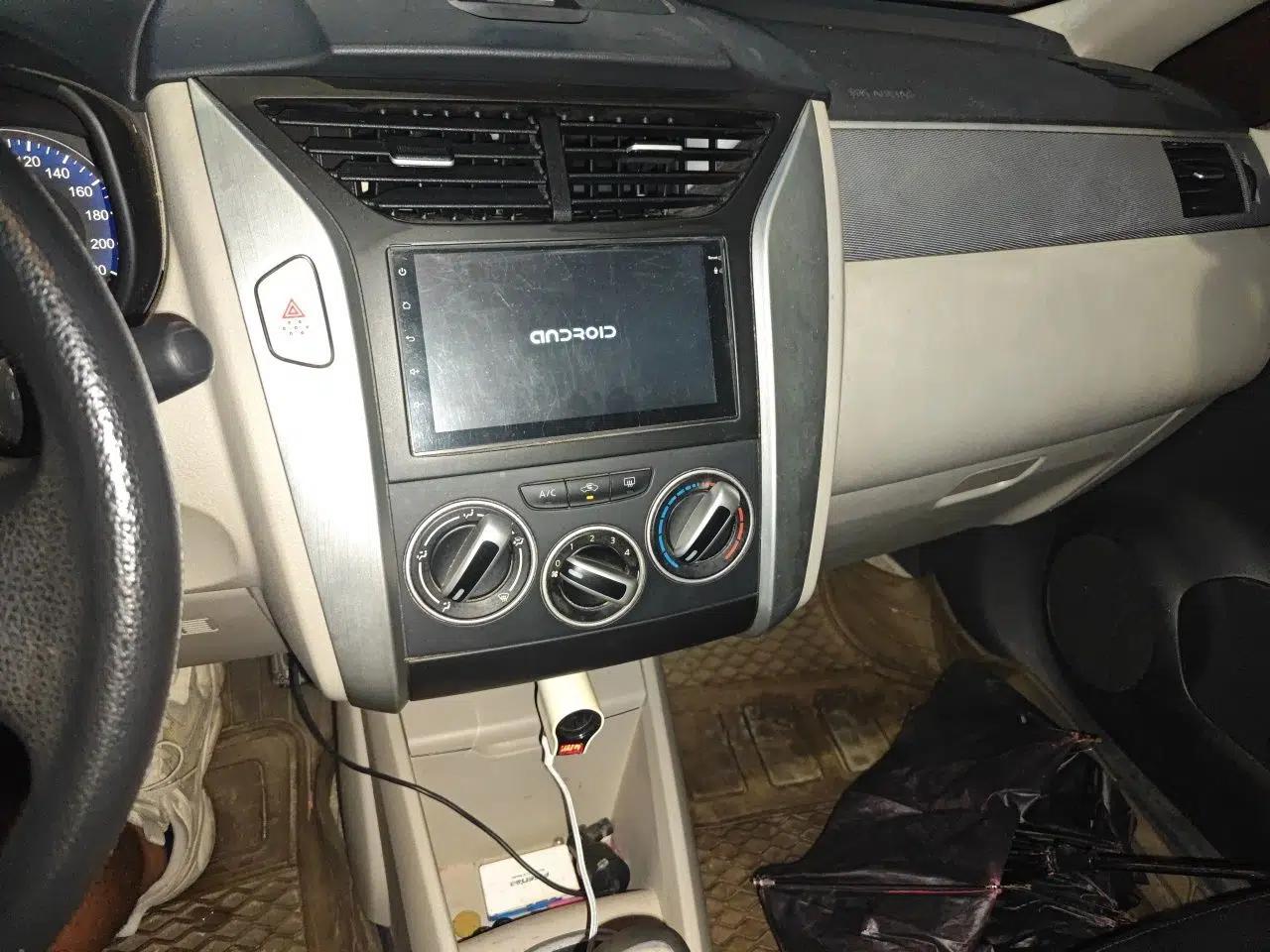 Venucia R50 2015 1.6L Manual Fashion Edition — миниатюра 14