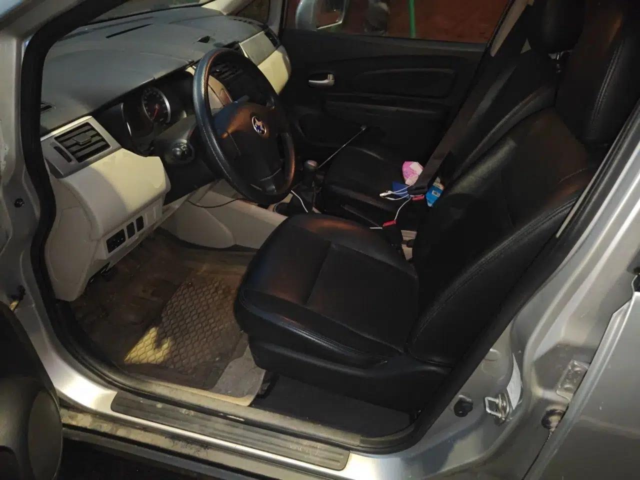 Venucia R50 2015 1.6L Manual Fashion Edition — миниатюра 16