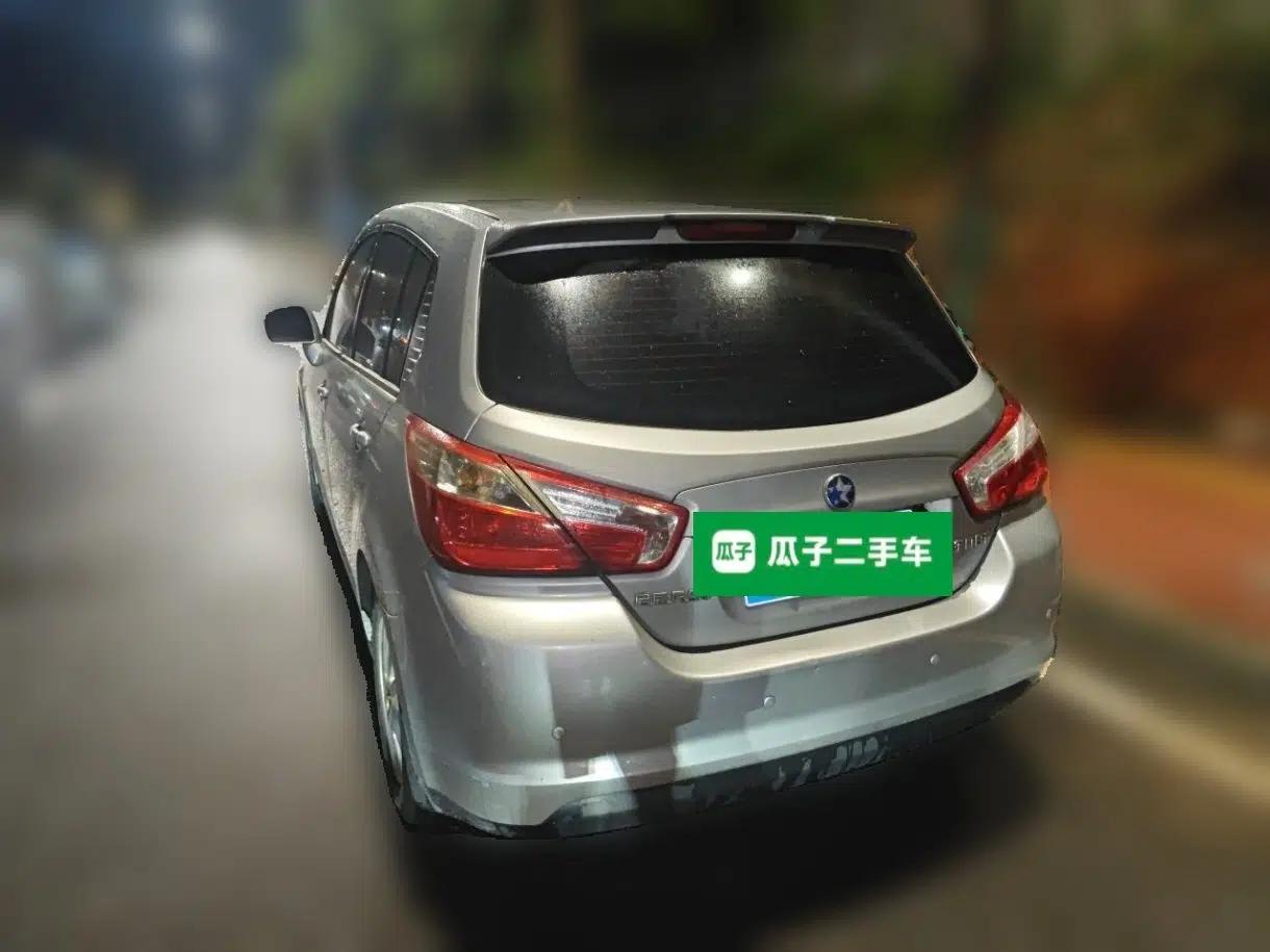 Venucia R50 2015 1.6L Manual Fashion Edition — миниатюра 4