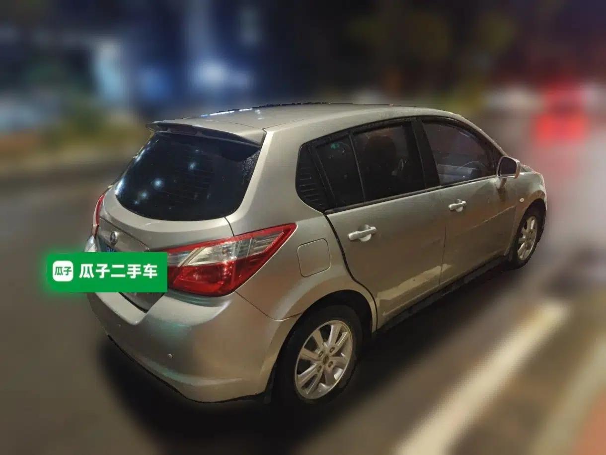 Venucia R50 2015 1.6L Manual Fashion Edition — миниатюра 6