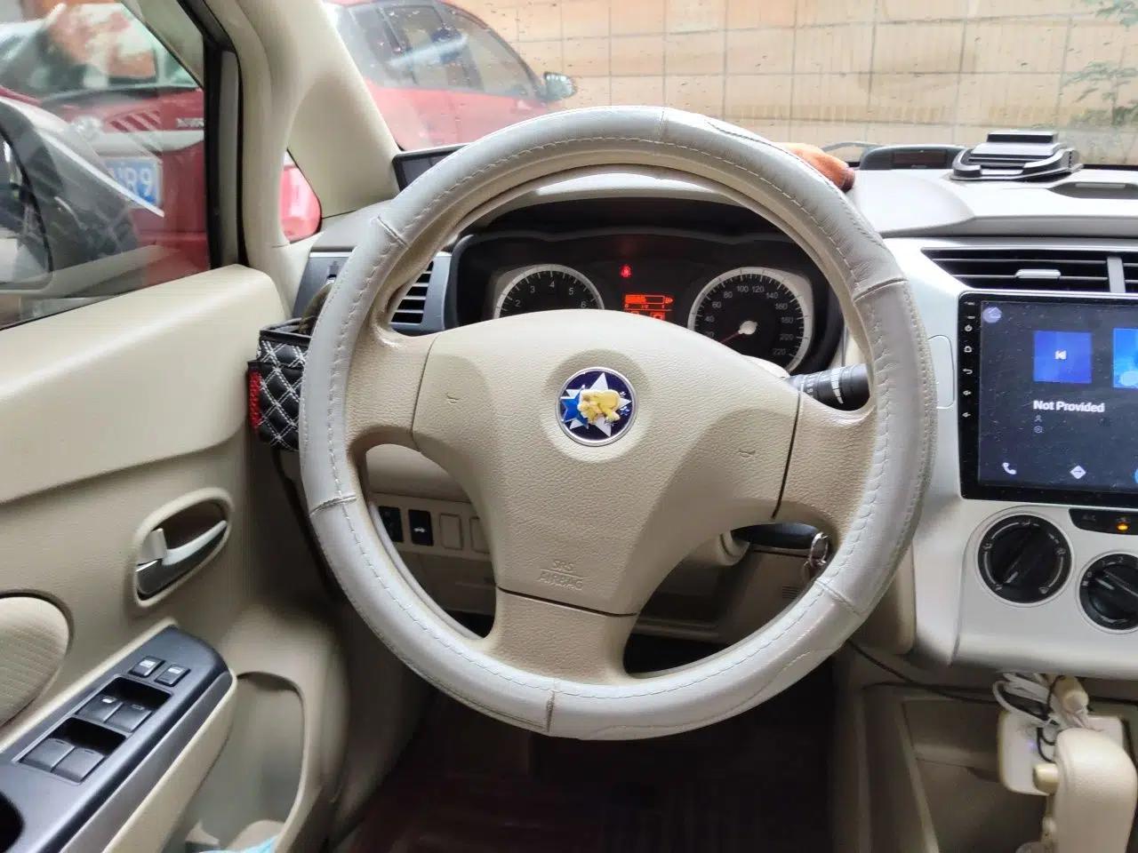 Venucia D50 2013 1.6L Automatic Luxury Edition — миниатюра 11