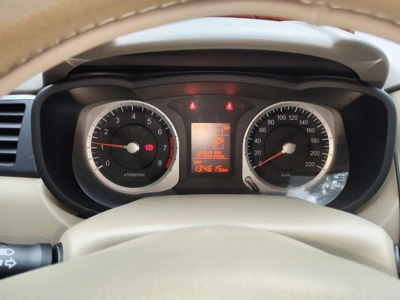 Venucia D50 2013 1.6L Automatic Luxury Edition — миниатюра 12