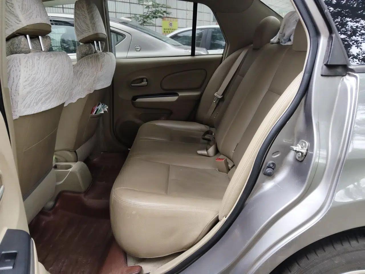 Venucia D50 2013 1.6L Automatic Luxury Edition — миниатюра 18