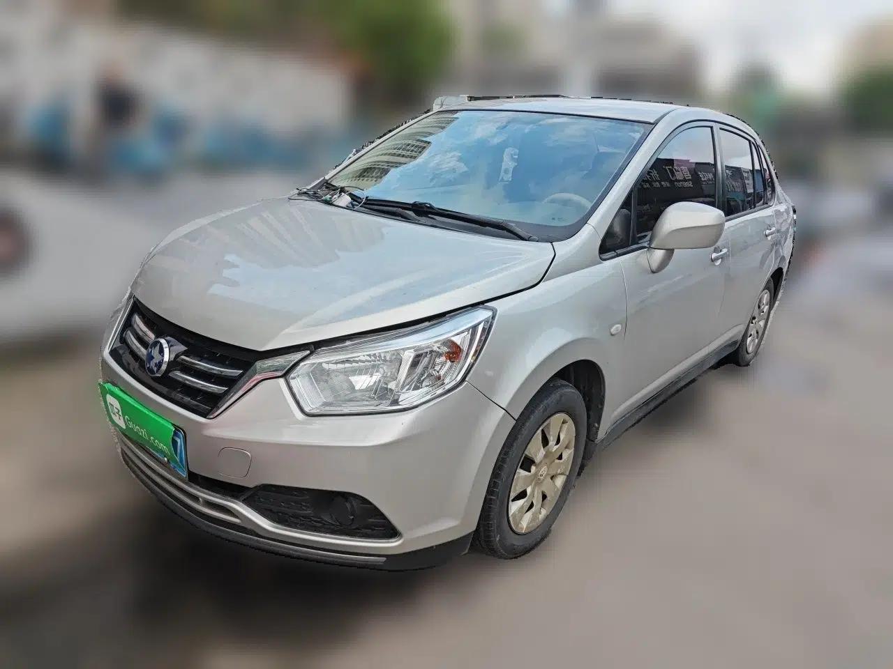 Venucia D50 2015 1.6L Automatic Fashion Edition — миниатюра 1