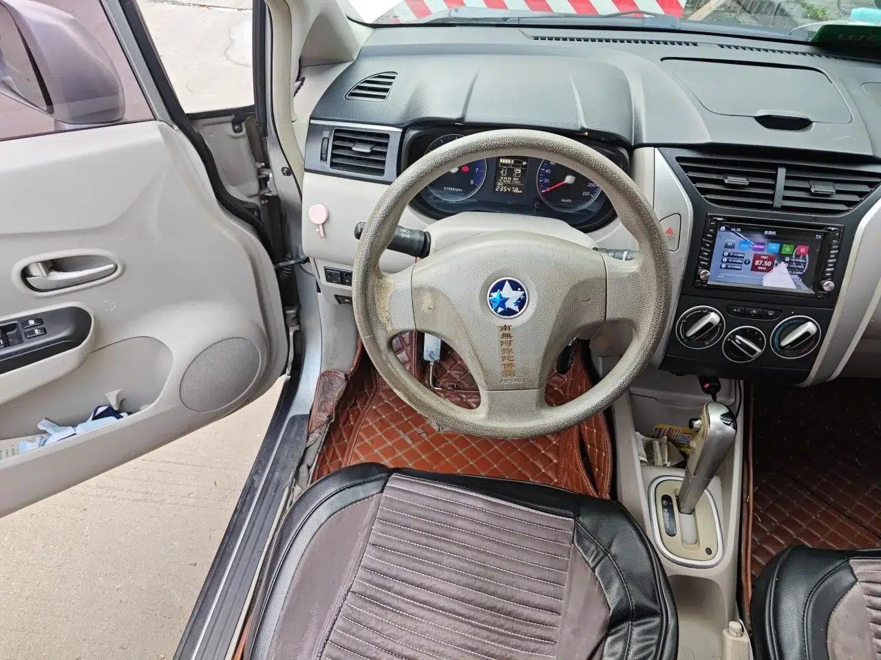 Venucia D50 2015 1.6L Automatic Fashion Edition — миниатюра 11