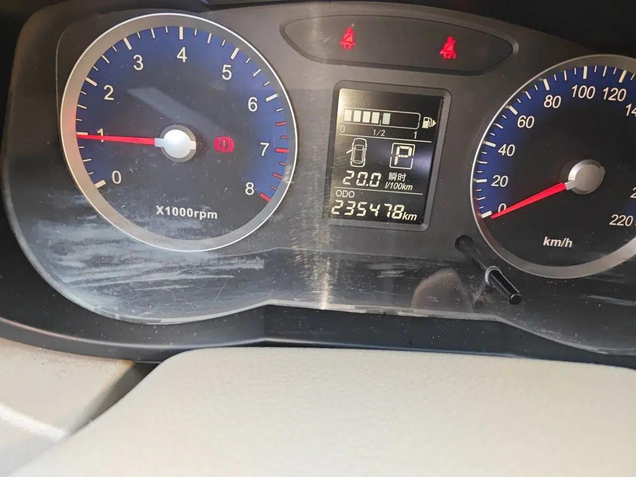 Venucia D50 2015 1.6L Automatic Fashion Edition — миниатюра 13