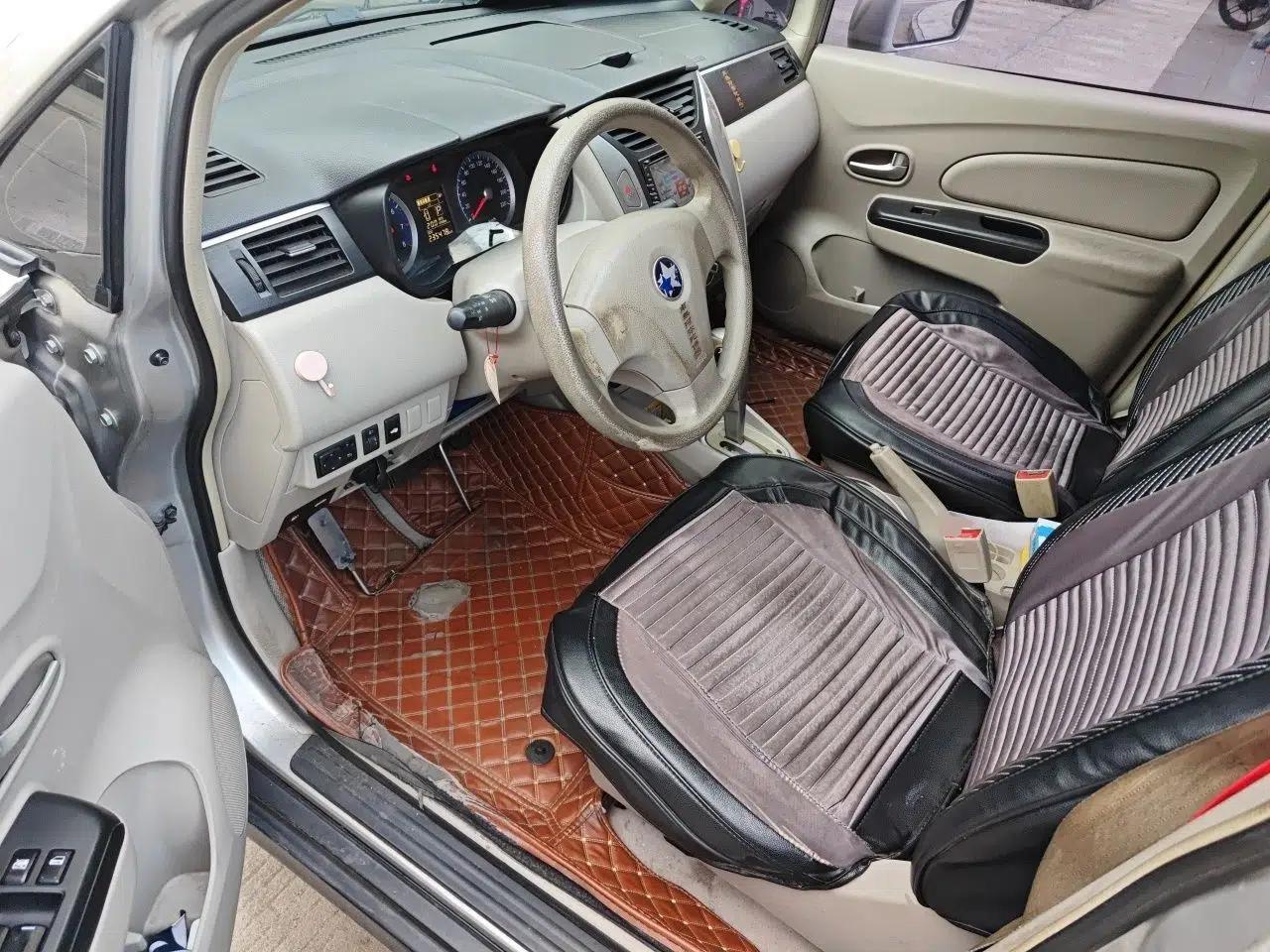 Venucia D50 2015 1.6L Automatic Fashion Edition — миниатюра 17