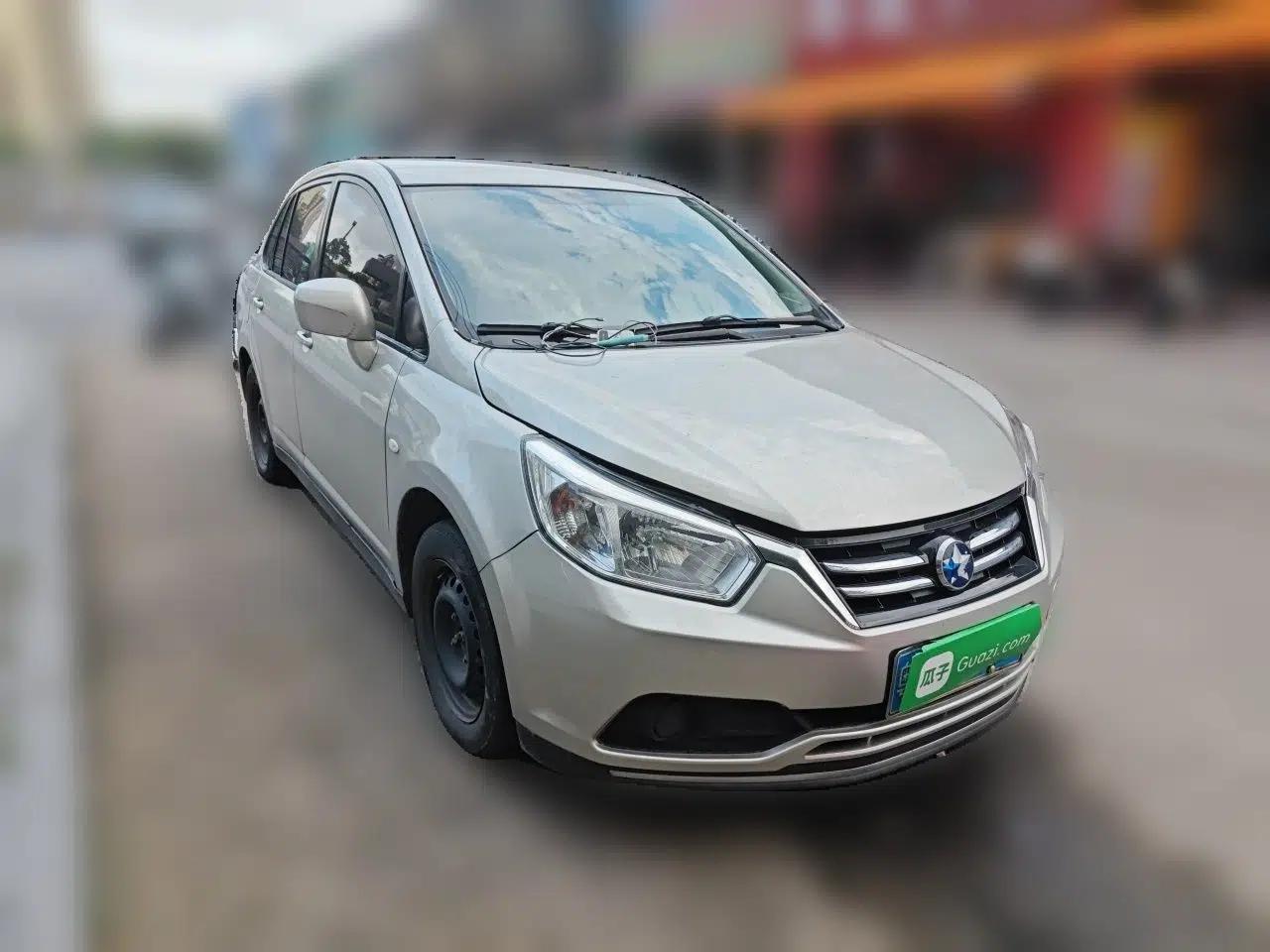 Venucia D50 2015 1.6L Automatic Fashion Edition — миниатюра 3