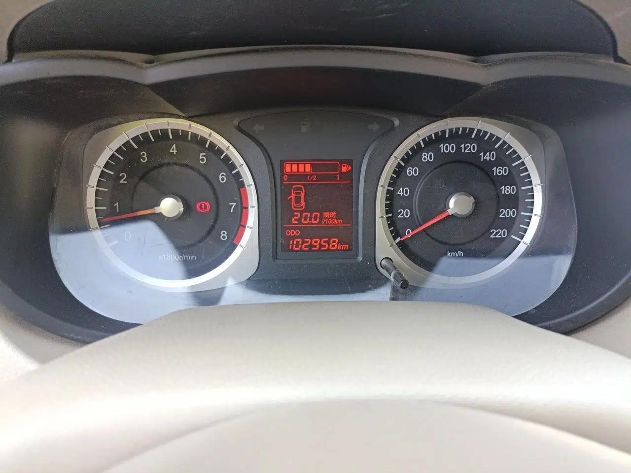 Venucia D50 2013 1.6L Manual Fashion Edition — миниатюра 12