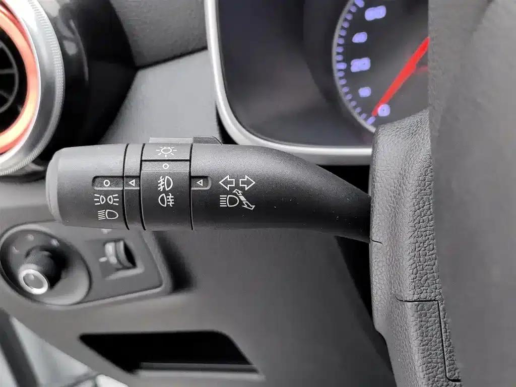 MG ZS 2017 1.5L Manual Elite Edition — миниатюра 21