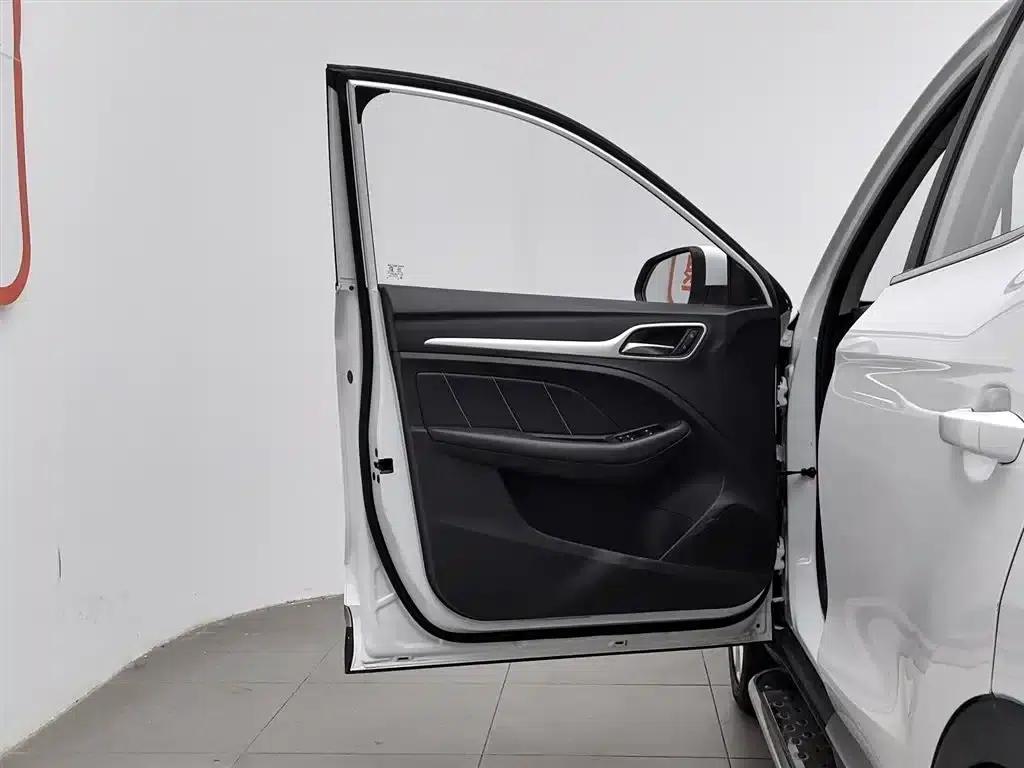MG ZS 2017 1.5L Manual Elite Edition — миниатюра 8