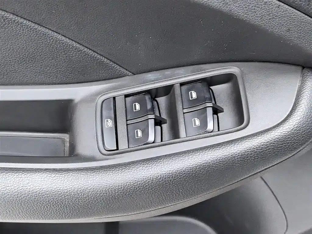 MG ZS 2017 1.5L Manual Elite Edition — миниатюра 9