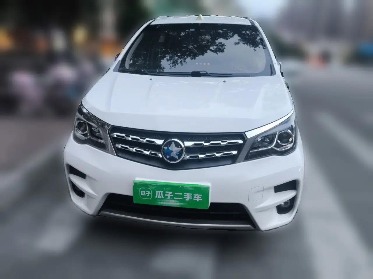 Venucia M50V 2017 1.6L XL CVT Luxury Edition — миниатюра 2