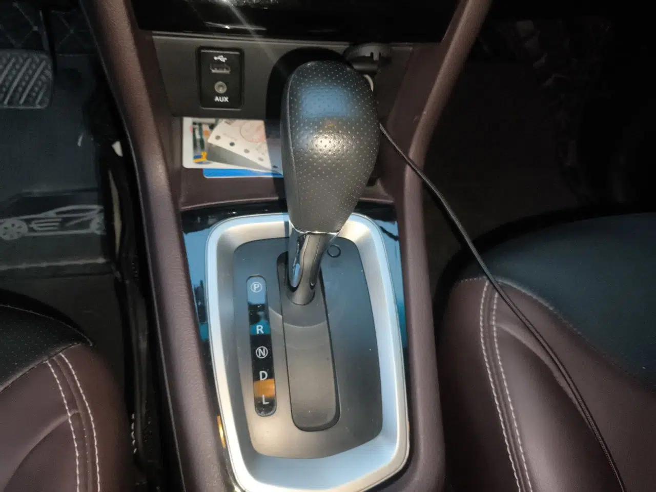 Venucia M50V 2017 1.6L XL CVT Luxury Edition — миниатюра 15