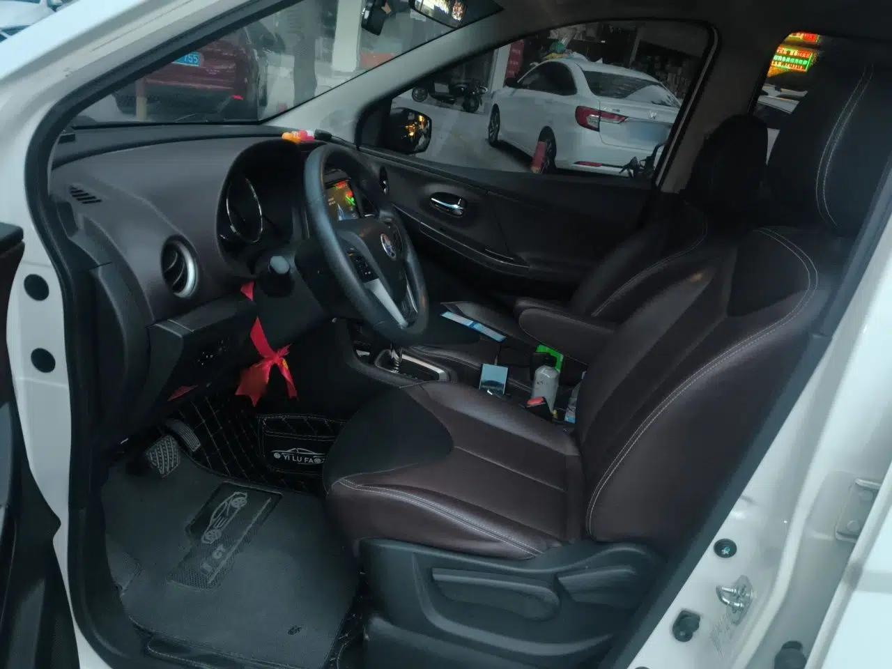 Venucia M50V 2017 1.6L XL CVT Luxury Edition — миниатюра 17
