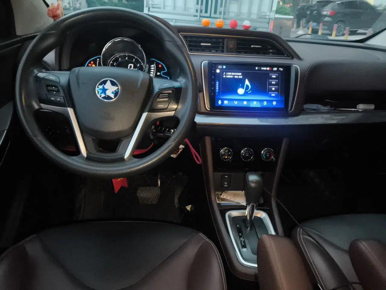 Venucia M50V 2017 1.6L XL CVT Luxury Edition — миниатюра 10