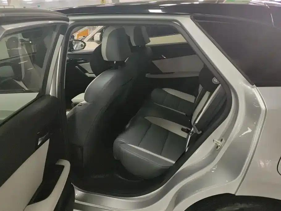 MG4 2023 415km Overseas Champion Executive Edition — миниатюра 11