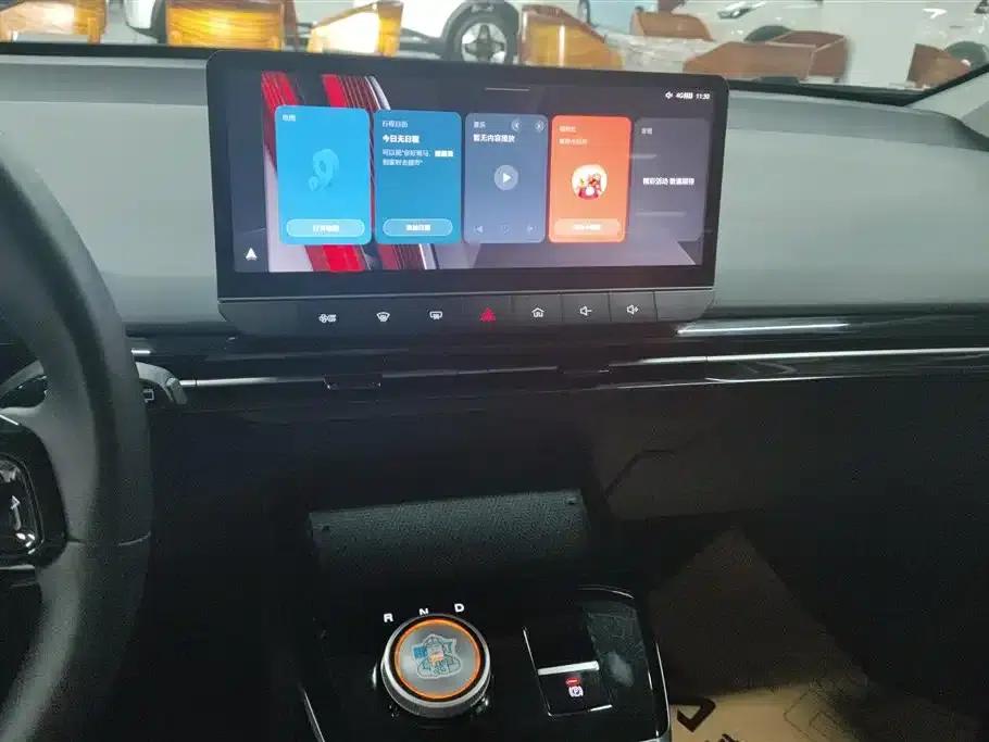 MG4 2023 415km Overseas Champion Executive Edition — миниатюра 13