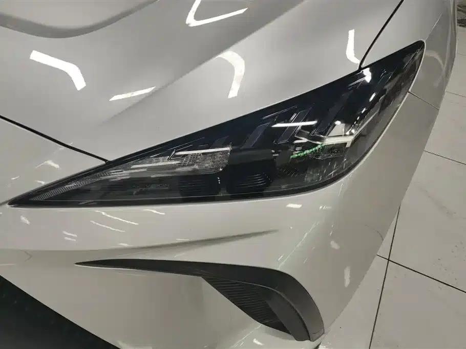 MG4 2023 415km Overseas Champion Executive Edition — миниатюра 5