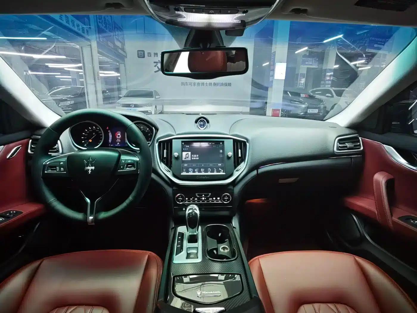 2014 Ghibli 3.0T Standard Edition — миниатюра 4