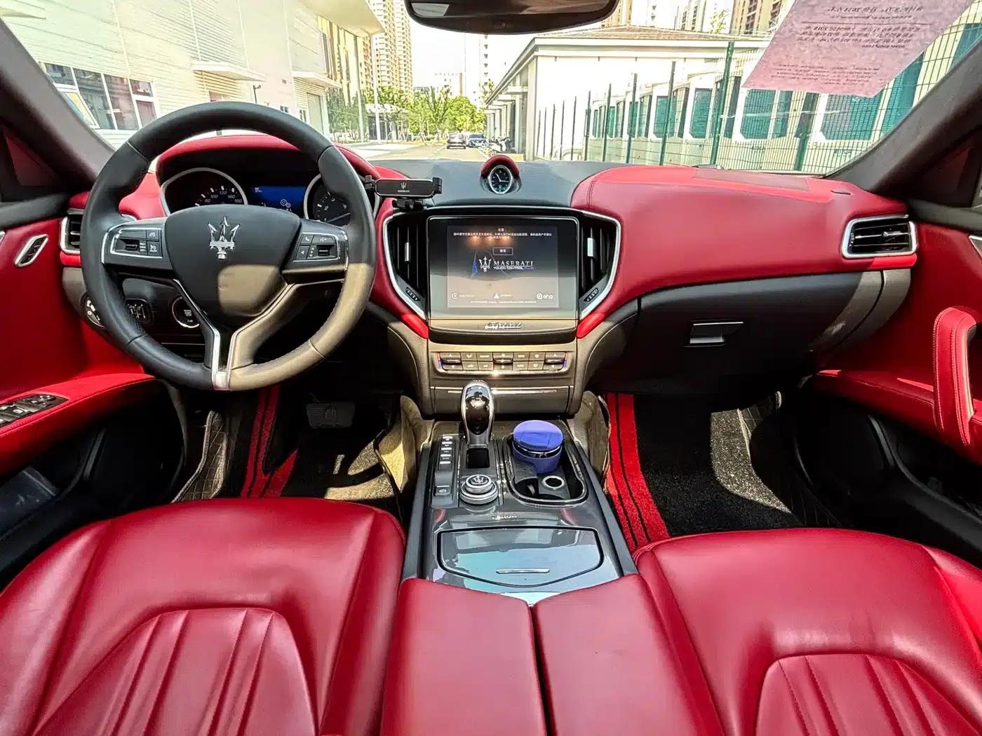 2017 Ghibli 3.0T Standard Edition — миниатюра 13