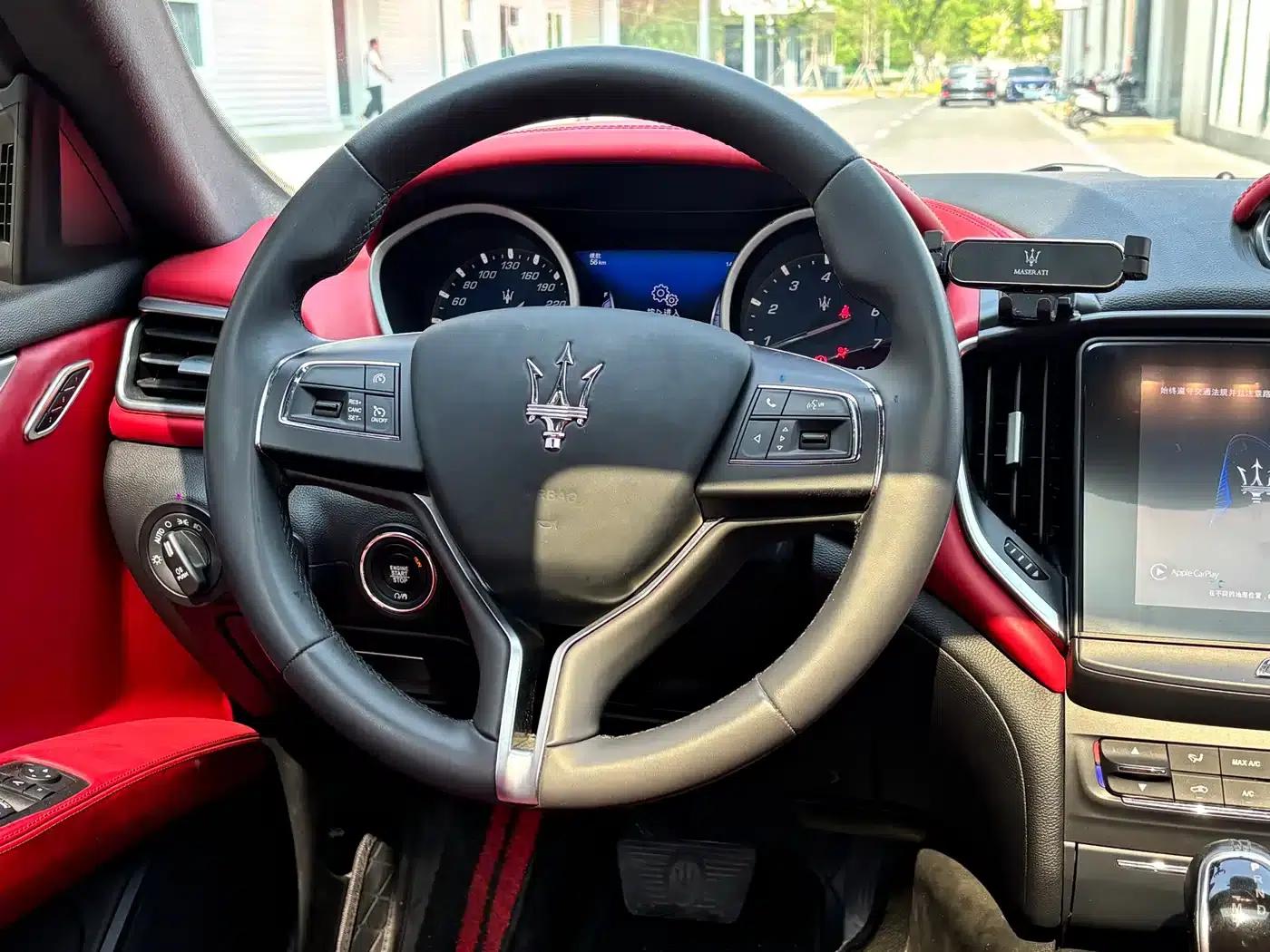 2017 Ghibli 3.0T Standard Edition — миниатюра 14