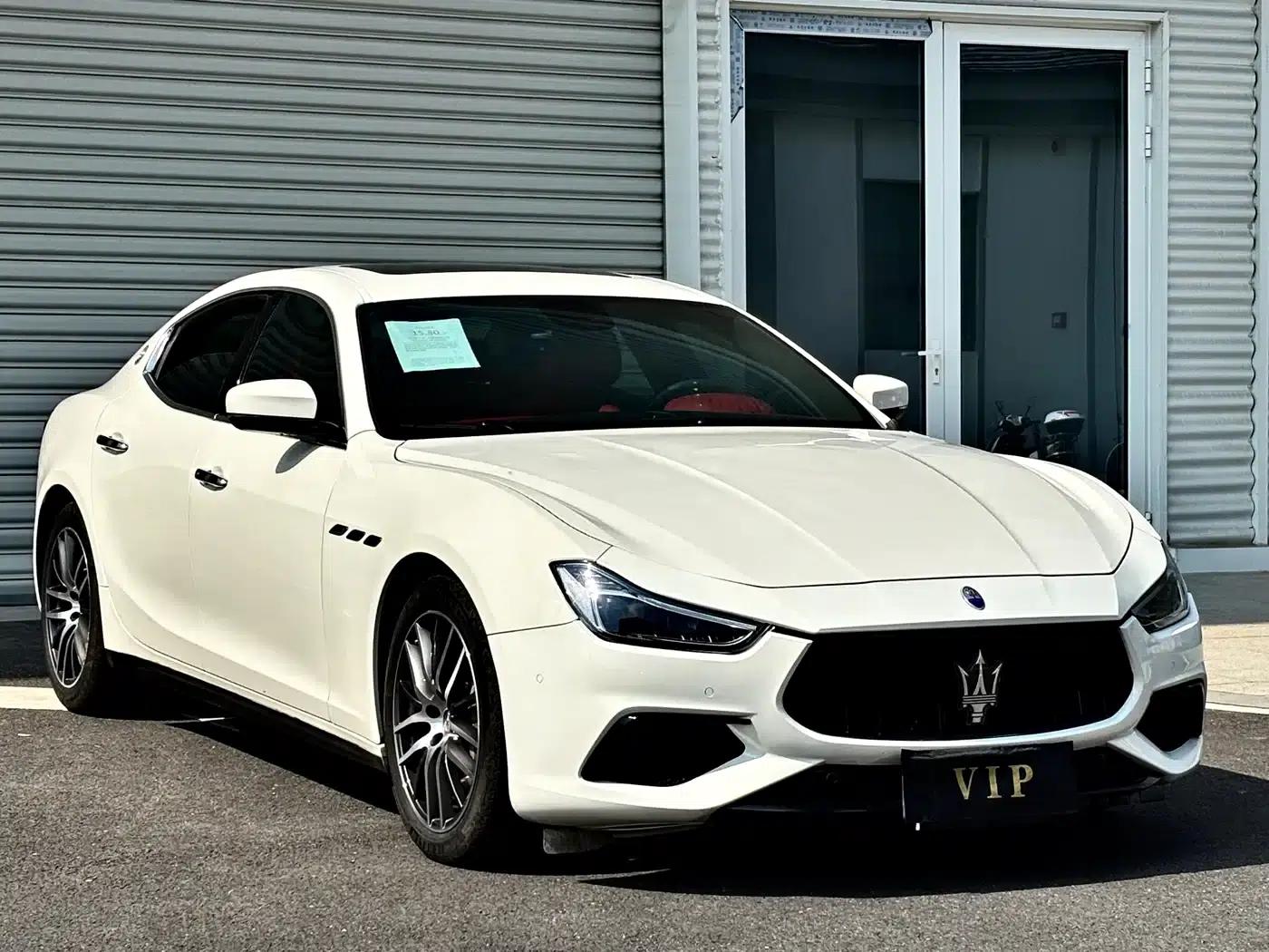 2017 Ghibli 3.0T Standard Edition — миниатюра 3