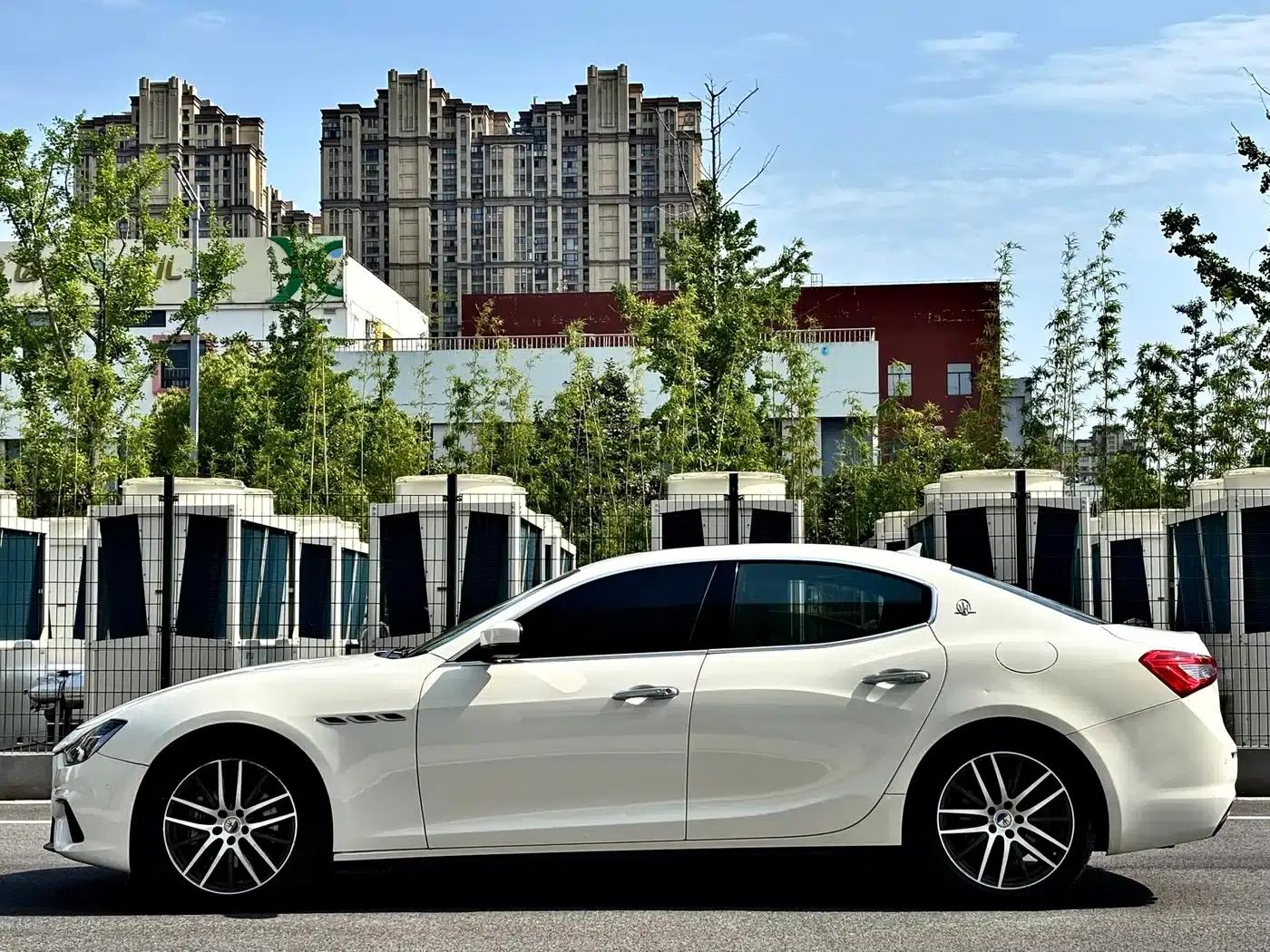 2017 Ghibli 3.0T Standard Edition — миниатюра 4