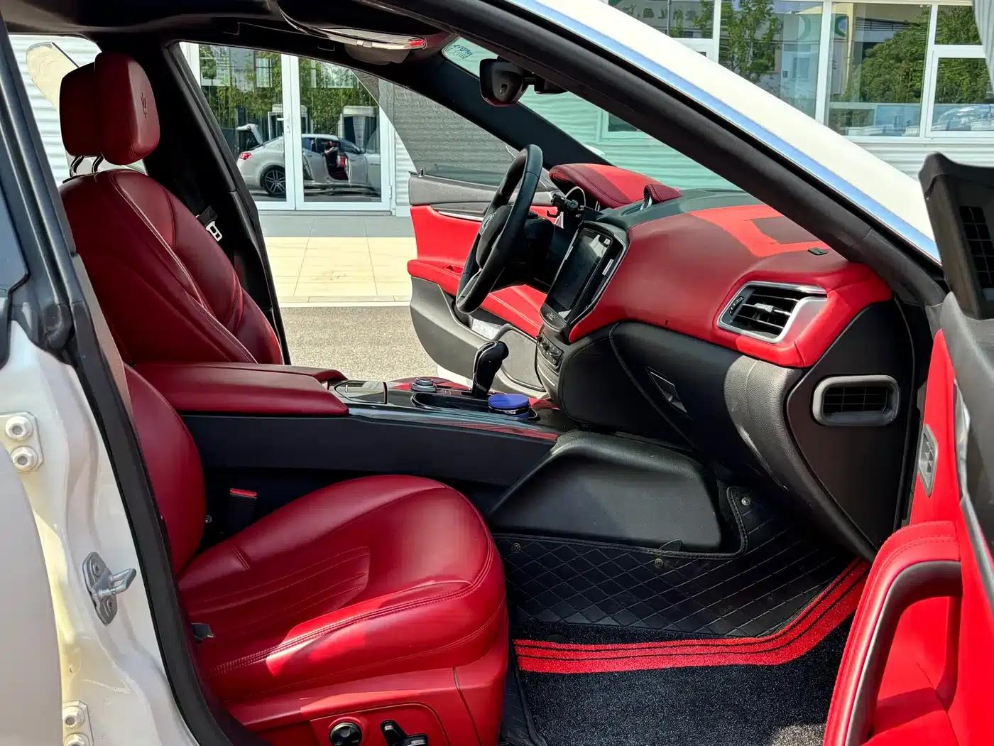 2017 Ghibli 3.0T Standard Edition — миниатюра 8