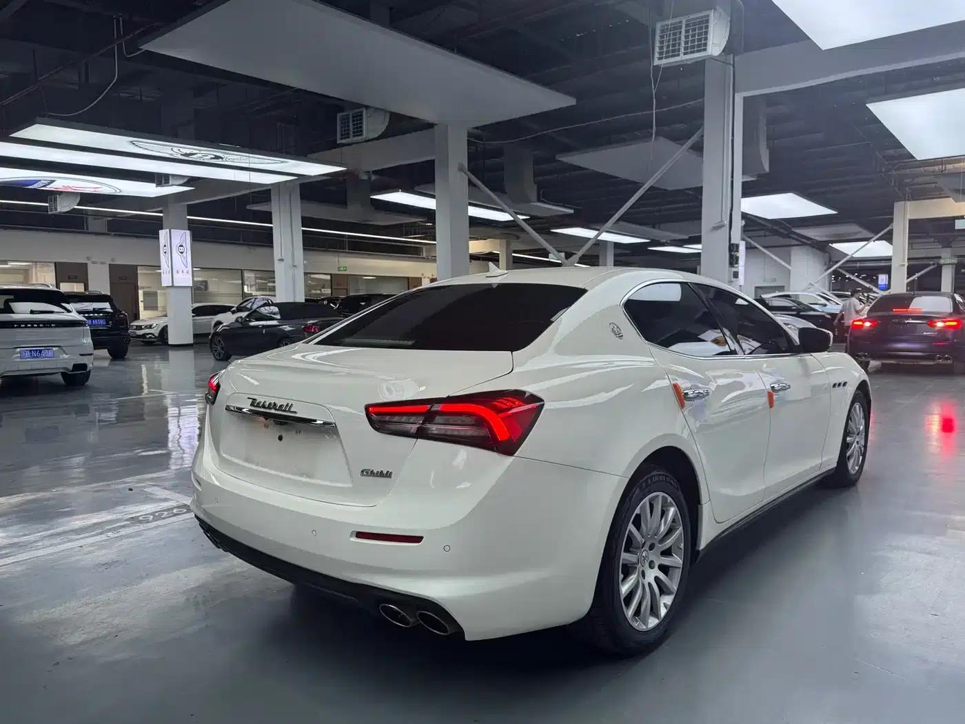 2021 Ghibli 2.0T Edge Edition — миниатюра 12