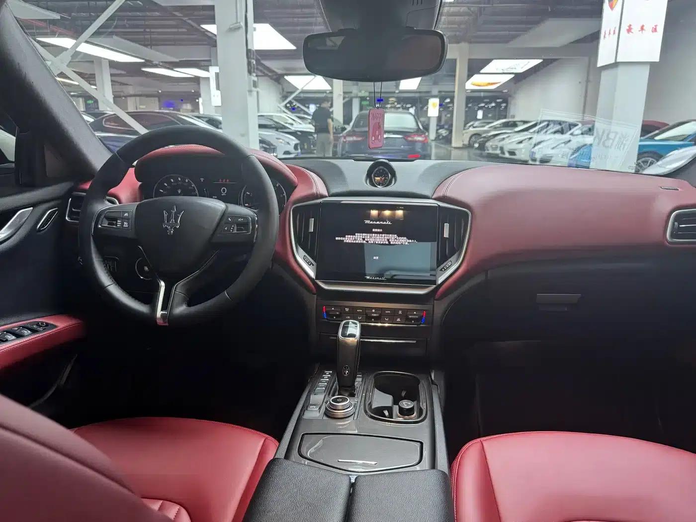2021 Ghibli 2.0T Edge Edition — миниатюра 8