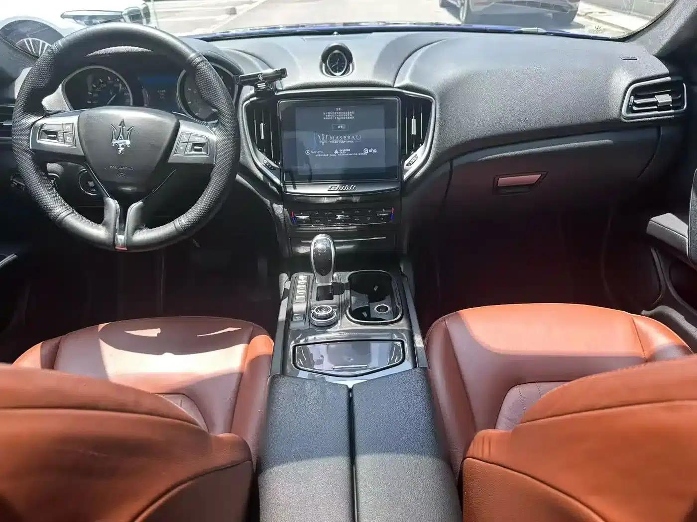 2017 Ghibli 3.0T Standard Edition — миниатюра 4