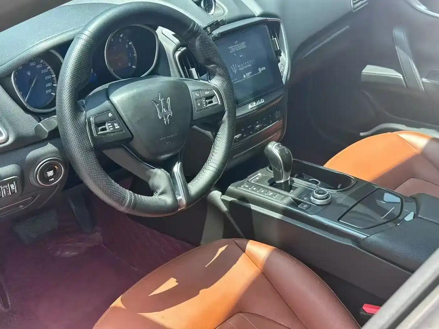2017 Ghibli 3.0T Standard Edition — миниатюра 5