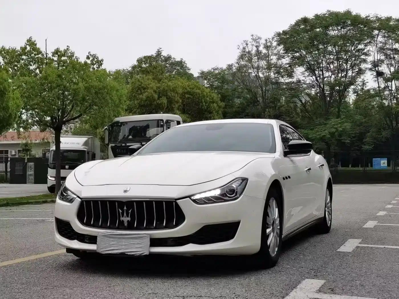 2017 Ghibli 3.0T Standard Edition — миниатюра 1
