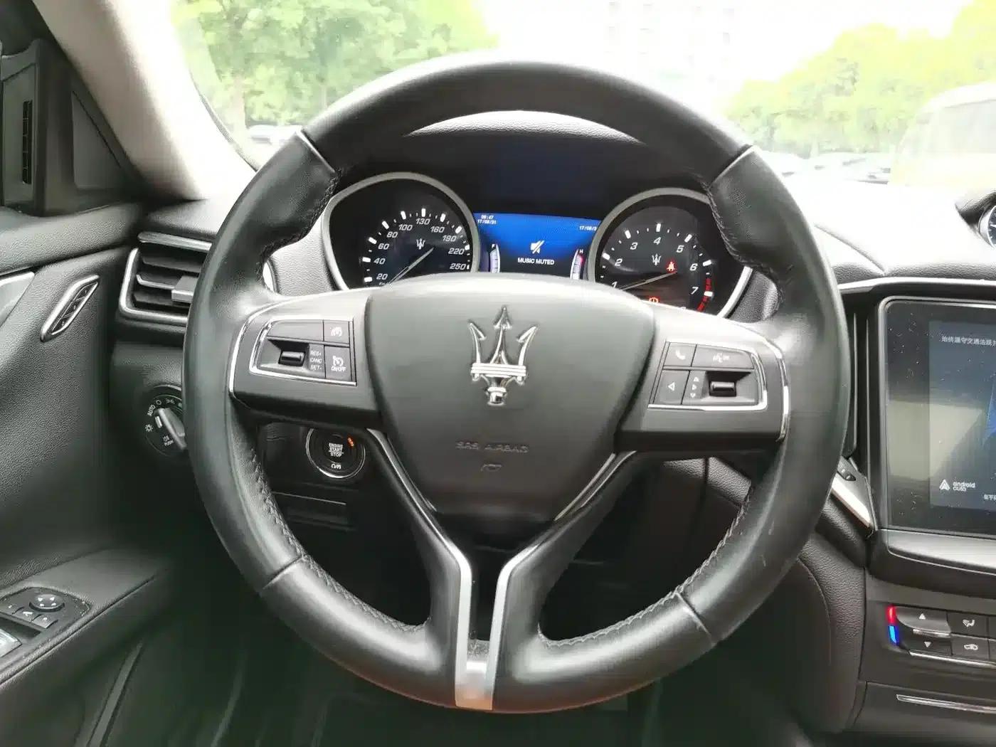 2017 Ghibli 3.0T Standard Edition — миниатюра 4
