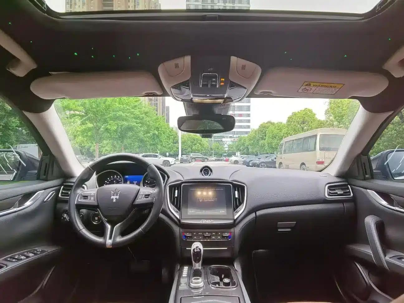 2017 Ghibli 3.0T Standard Edition — миниатюра 5