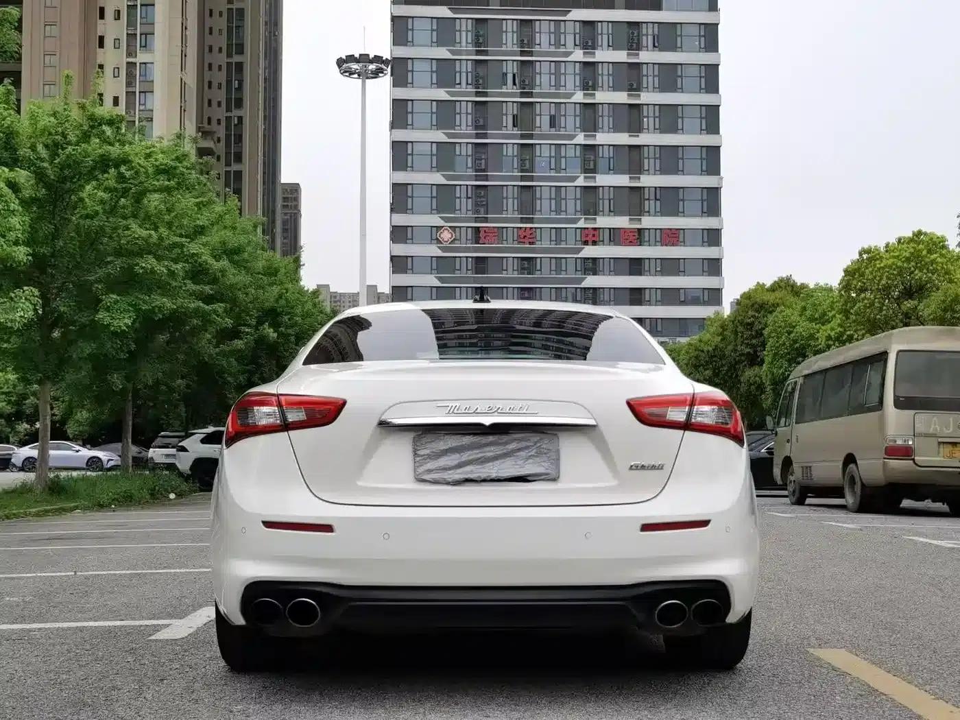 2017 Ghibli 3.0T Standard Edition — миниатюра 8