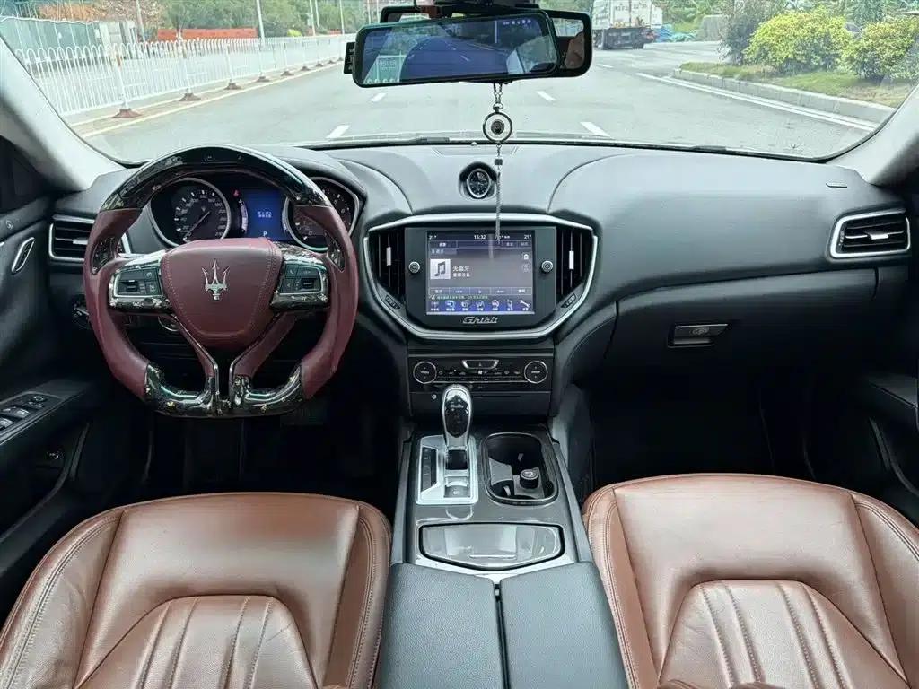 2014 Ghibli 3.0T Standard Edition — миниатюра 8