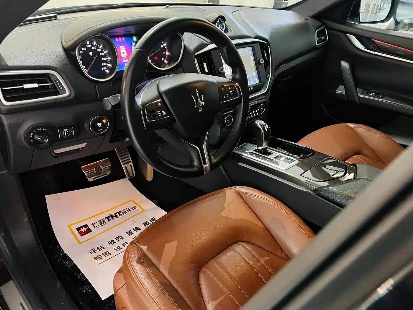 2014 Ghibli 3.0T Standard Edition — миниатюра 11