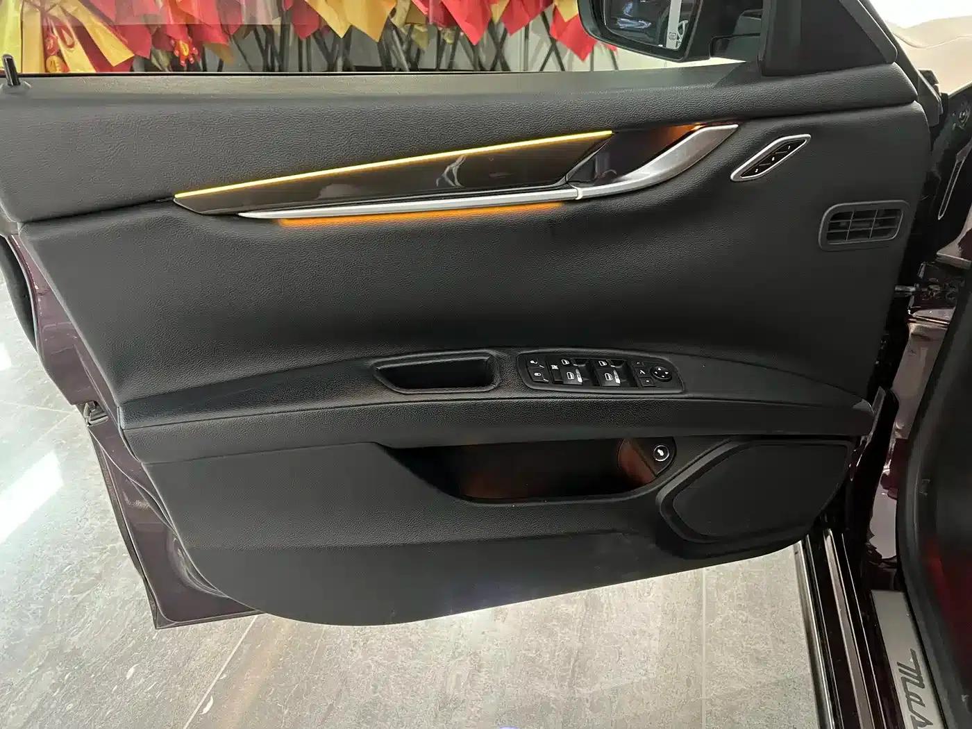 2014 Ghibli 3.0T Standard Edition — миниатюра 15