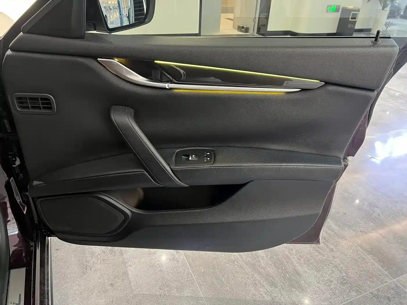2014 Ghibli 3.0T Standard Edition — миниатюра 16